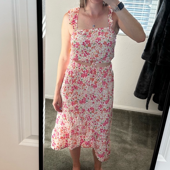 No Boundaries 2 Piece Skirt Set- White Pink Orange Floral Medium - Picture 1 of 13
